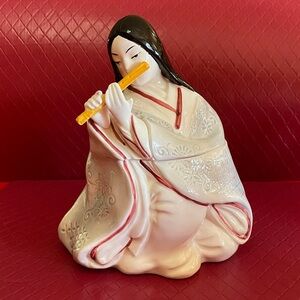Vintage kabuki Sigma Taste Setter female musician lidded jar.